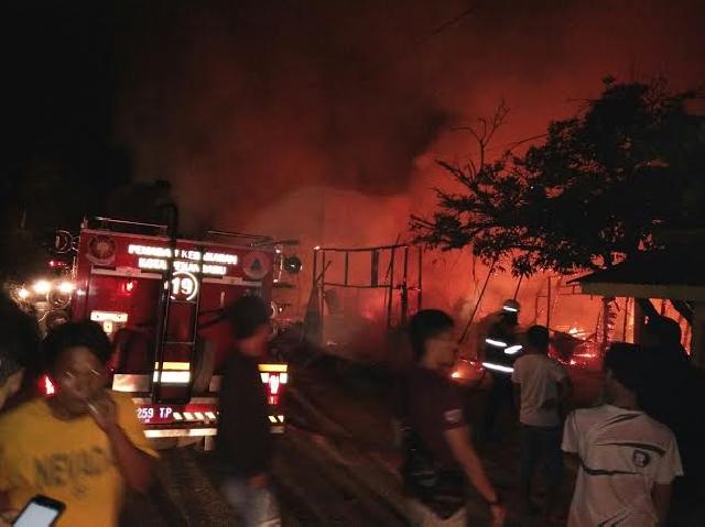 Dini Hari Tadi, 4 Rumah Terbakar di Payung Sekaki