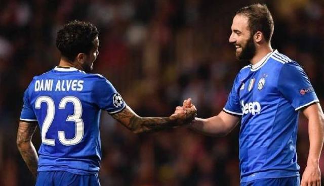 Higuain Bocorkan Rencana Kepindahan Dani Alves