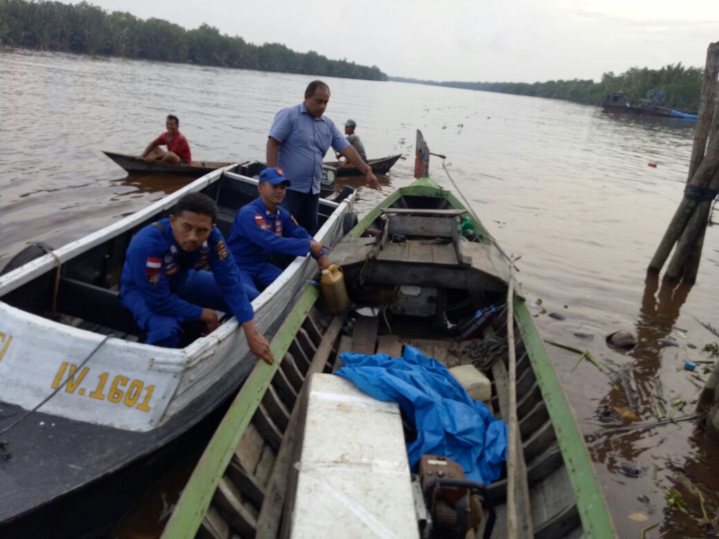 Warga Inhil Hilang Ketika Mengendarai Pompong Saat Hujan Deras, Diduga Disambar Petir