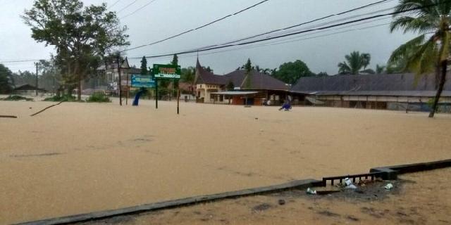 Longsor di jalur Sumbar-Riau, 5 warga ditemukan tewas
