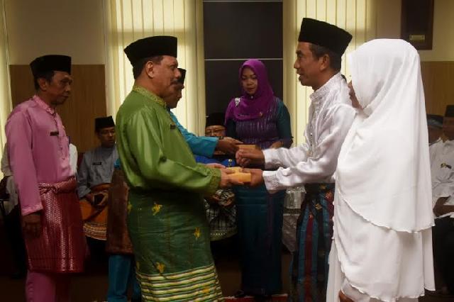 Sekda Lepas 38 CJH Dari Anggota Korpri