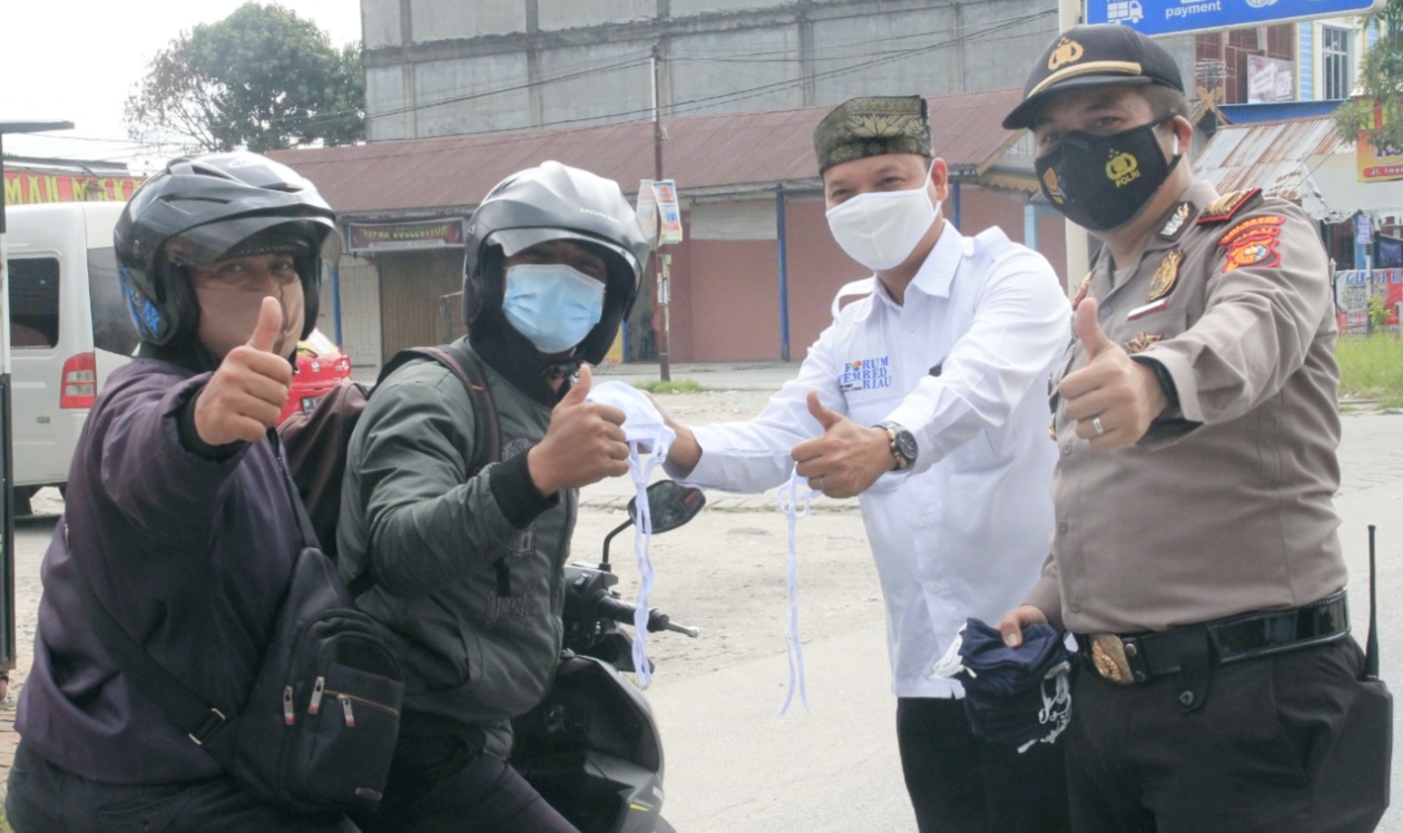 Cegah Covid-19, FPR Bersama Kapolsek, Camat dan BPBD Bagi-bagi Ribuan Masker
