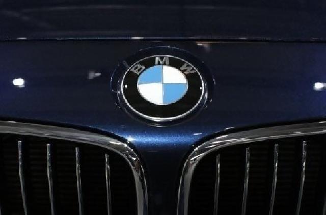 Ini harga mobil BMW rakitan lokal yang bisa parkir sendiri