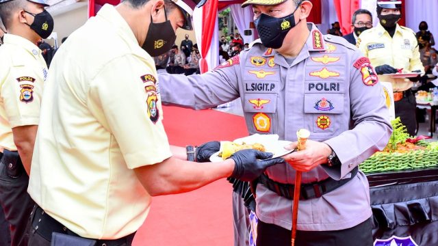 Penampakan Seragam Baru Satpam Berwarna Krem, Sekilas Mirip Polisi India