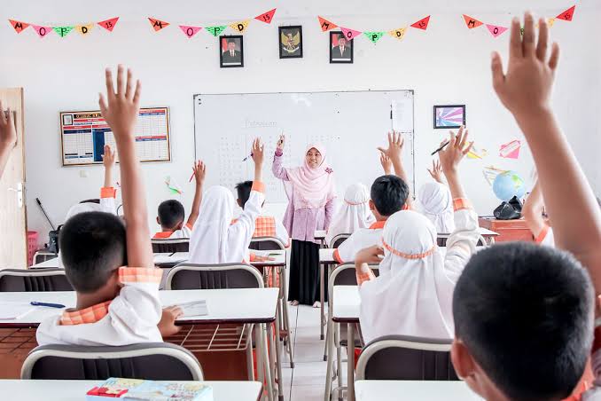 Pembukaan Sekolah Sebaiknya Setelah Kasus Covid-19 Turun Drastis
