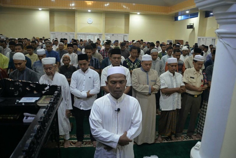 Lanud Rsn, Yonko 462 Paskhas dan Warga Salat Gerhana