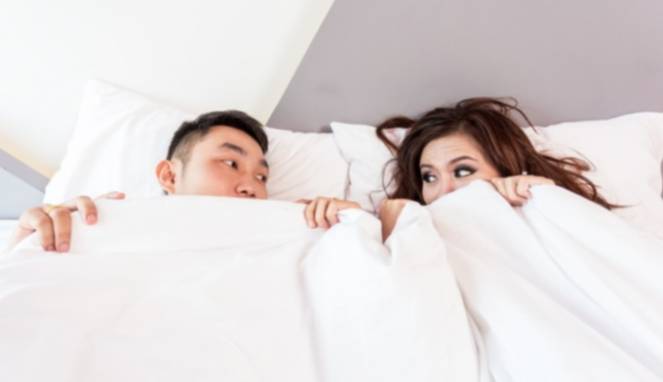 Pakai Kaus Kaki Bikin Sesi Bercinta Lebih Membara