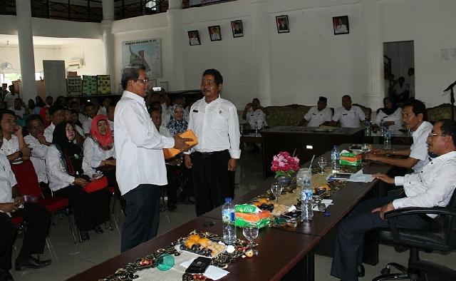 Sertijab Kadistanak dan Disbun Rohil Berlangsung Haru