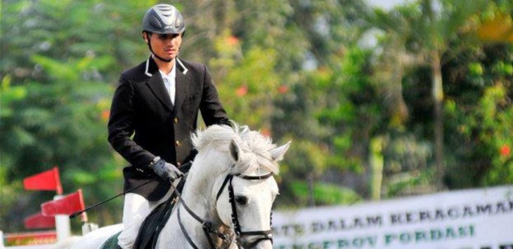 Ketahuan deh, Pramugari Dibuntuti Suaminya sampai Masuk Hotel Bersama Selingkuhan, Selanjutnya…