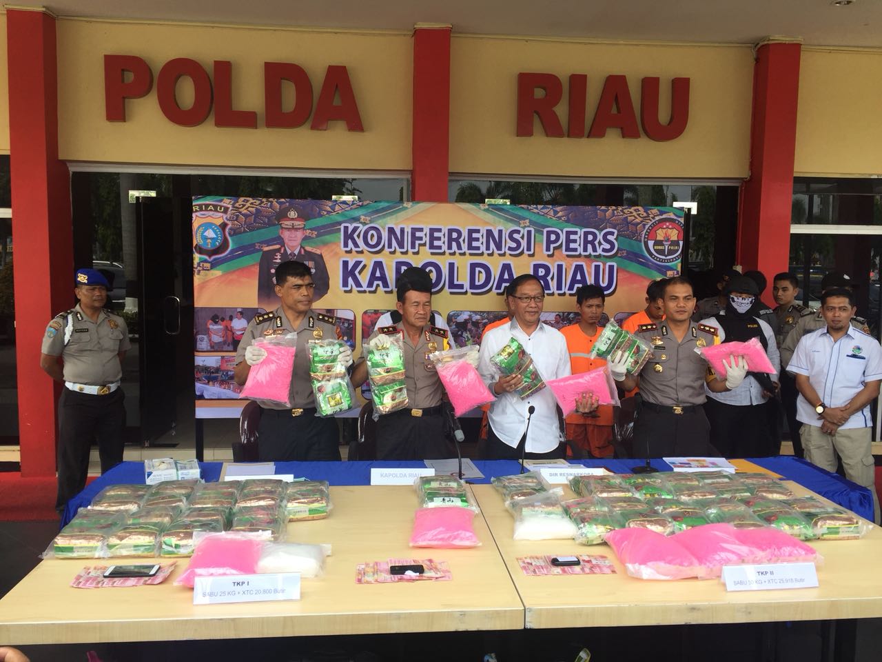 Polda Riau Gagalkan Peredaran 55 Kg Sabu dan 46.718 Butir Pil Ekstasi