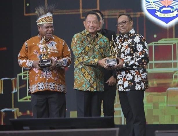 Pj. Gubernur Riau Rahman Hadi Terima Penghargaan Apresiasi Daerah Peduli Pengendalian Inflasi