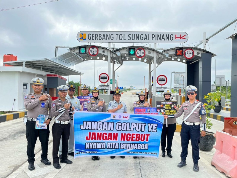 Ditlantas Polda Riau Gelar Kampanye Keselamatan dan Pilkada Damai 2024 di Tol Pekanbaru-Bangkinang
