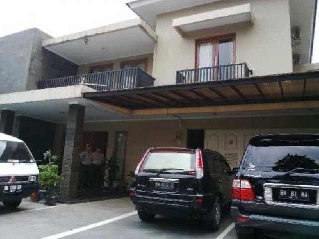 Setelah Annas Maamun dan Gulat, Kini KPK Geledah Rumah Mewah Edison Siahaan