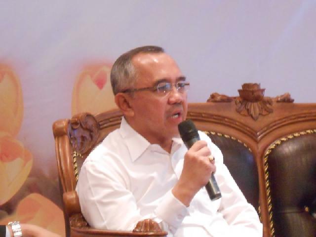 Guntur Tersangka, Plt Gubernur Prihatin