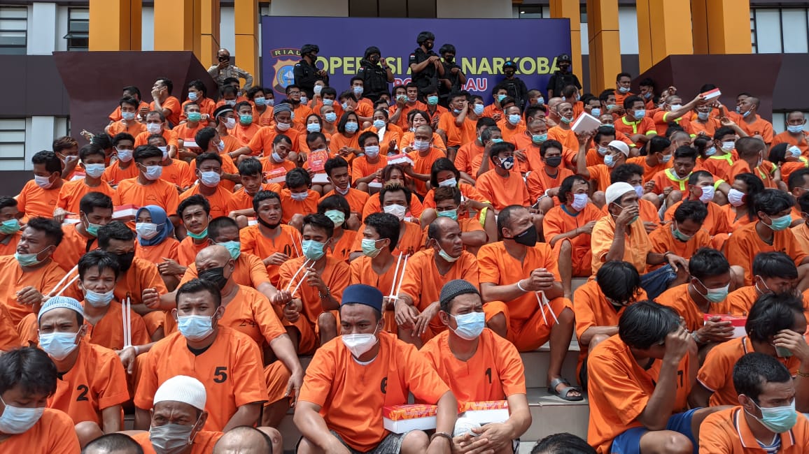 Ratusan Tahanan Geruduk Mapolda Riau