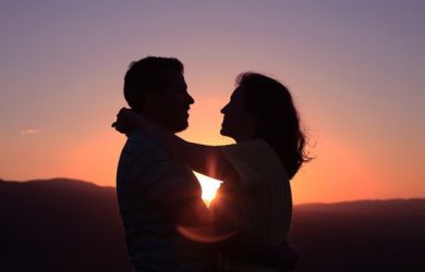 Ciri-ciri Suami yang Selalu Dilancarkan Rezekinya, Salah Satunya Setia kepada Istri