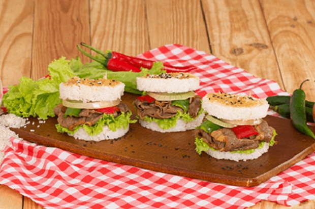 Yuk, Sarapan Sehat dengan Burger Nasi Sapi Lada Hitam