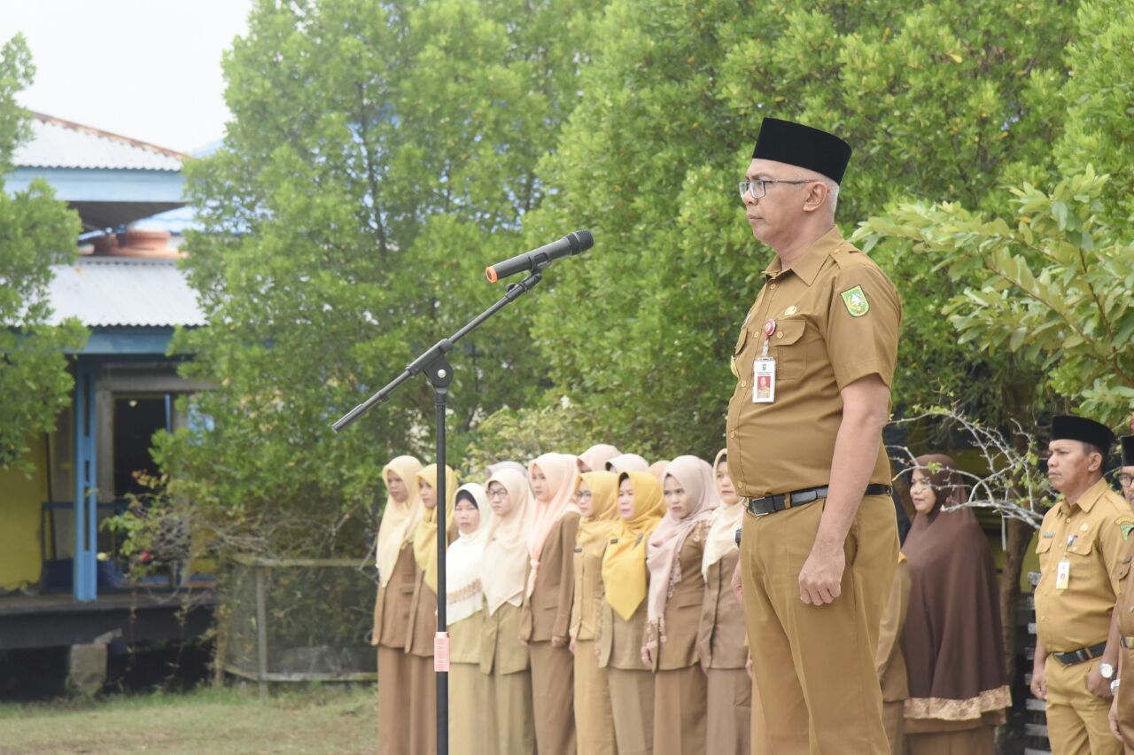 Pjs Bupati Inhil Pimpin Apel di SMAN 1 Kateman