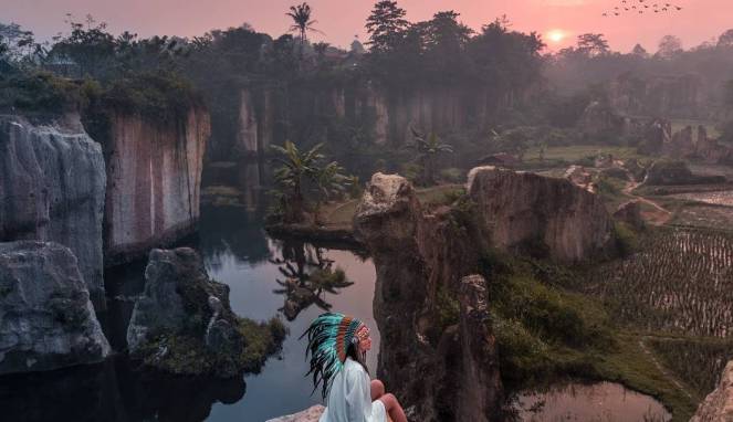 Menikmati Sunset di Tebing Koja Kandang Gozilla Banten