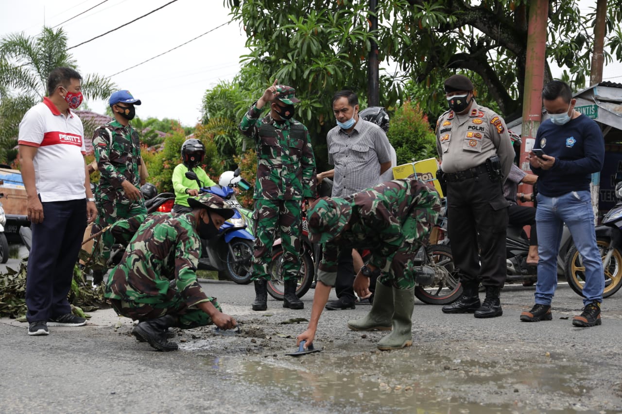 Minimalisir Angka Kecelakaan, Dandim Pelopori Gerakan Peduli Jalan Rusak