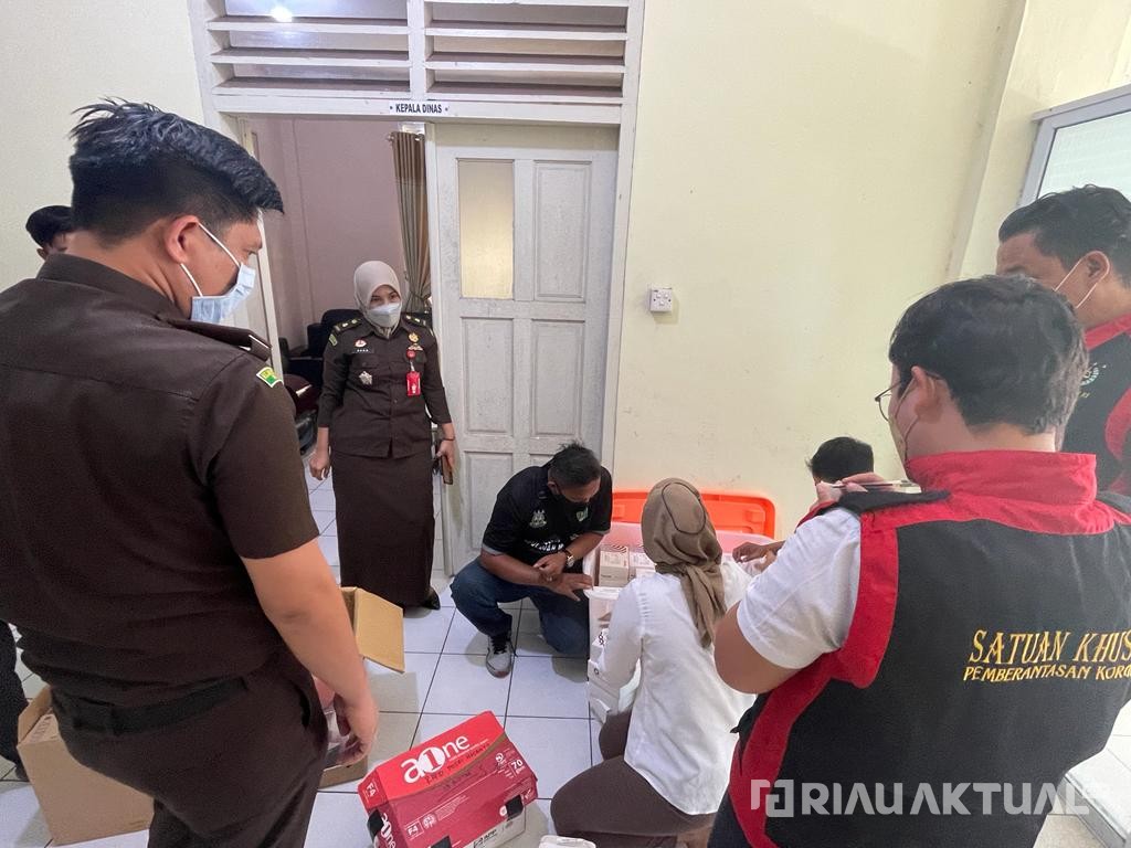 Kejari Geledah Kantor Dinkes Kepulauan Meranti