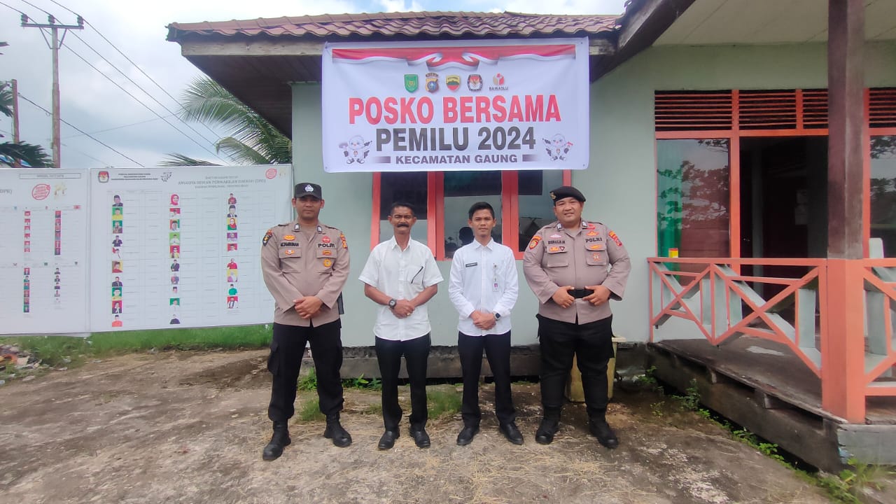 Pembangunan Posko Pemilu 2024 oleh Polsek Gaung Bersama PPK dan Panwaslu