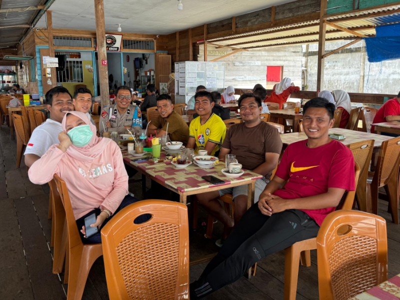 Polsek Tanah Merah Jalin Silaturahmi dengan Warga melalui Cooling System Jelang Pilkada 2024