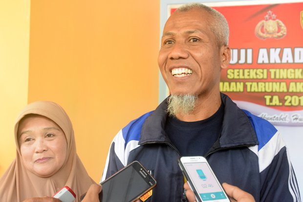 Kebahagiaan Sopir Bus Setelah Anaknya Diterima Jadi Taruna Akpol