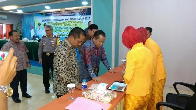 Bupati Meranti Lounching Penyerahan SPPT PBB-P2 Tahun 2017