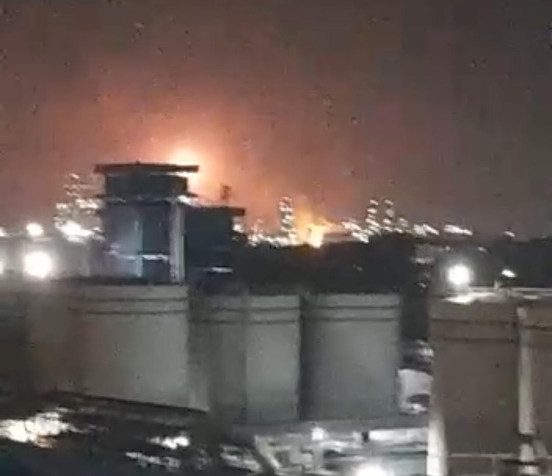 Kilang Minyak Pertamina di Dumai Terbakar