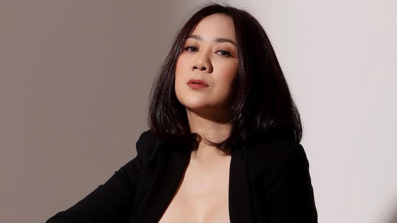 Pose Ngedeprok Tante Ernie Bikin Netizen Ser-seran