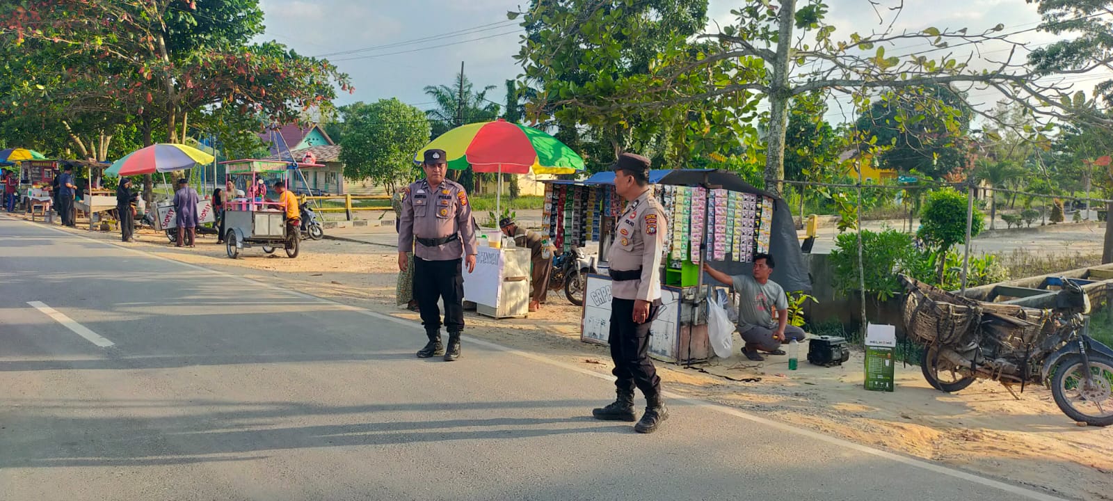 Polsek Bangko Pusako Gelar Patroli dan Pengaturan di Bazar Ramadhan