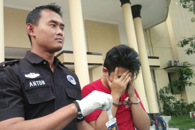 Jual Kemasan Kopi Bubuk Berisi Sabu, Heru Ditangkap