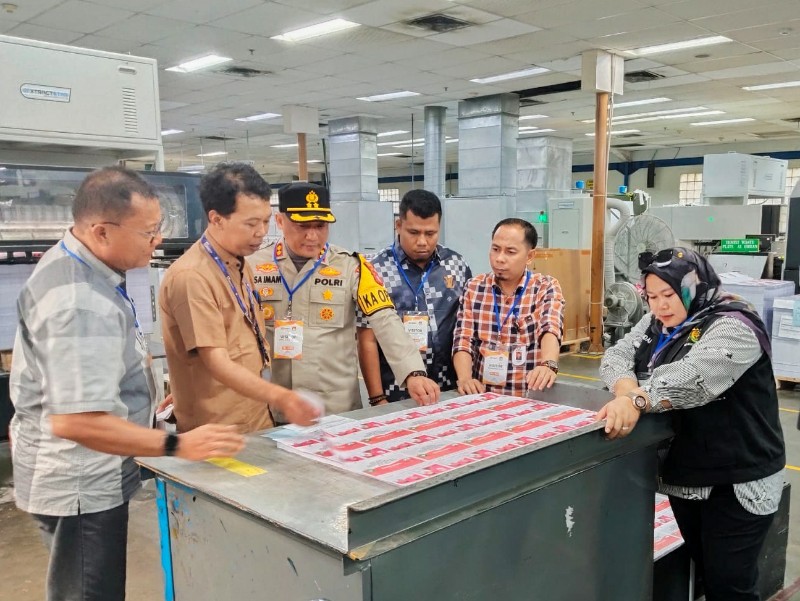 Kapolres Rohil Bersama KPU dan Bawaslu Pantau Cetak Surat Suara Pilkada di PT Gramedia