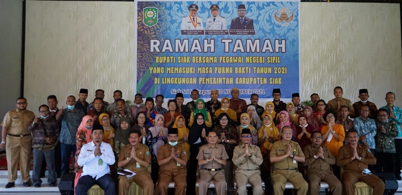 BKPSDMD Kabupaten Siak Beri Penghargaan Satyalancana Karya Satya Kepada 526 PNS Masuk Masa Purna Bhakti 2021