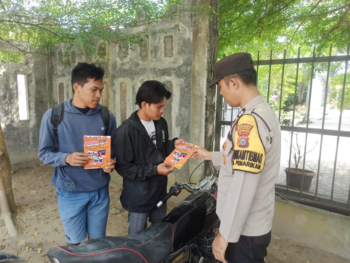 Polsek Langgam Sosialisasikan Penerimaan Anggota Polri Sambil Cooling System