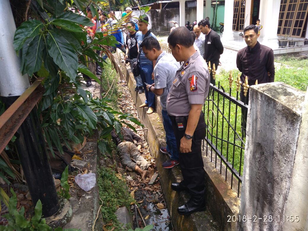 Heboh, Temuan Mayat Pria Dekat Tempat Berkumpul Wartawan di Pekanbaru