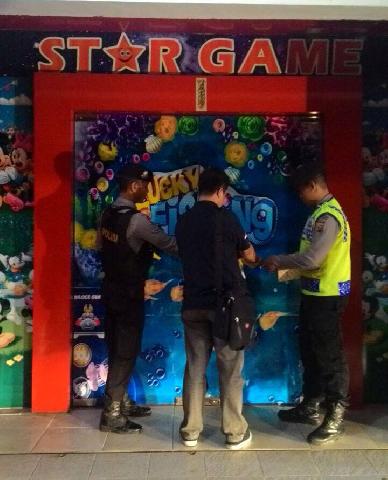 Buka Melebihi Jam Operasional, 9 Lokasi Gelper di Pekanbaru Disegel Polisi