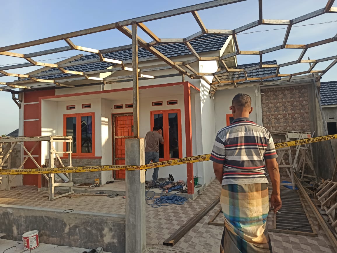 Diduga Tenggak Miras Oplosan, 1 Pekerja Bangunan Tewas dan 2 Rekannya Kritis