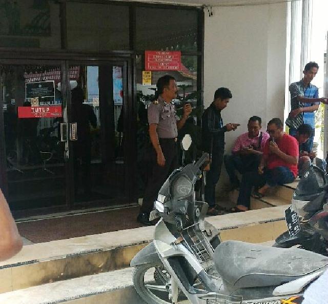 Dua Bank di Tembilahan di Bom Molotov, Siang tadi