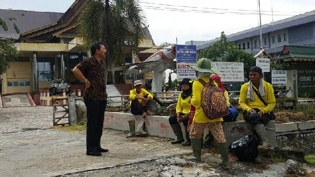Aksi Plt Walikota Dipinggir Jalan Mendapat Simpati Warga Pekanbaru