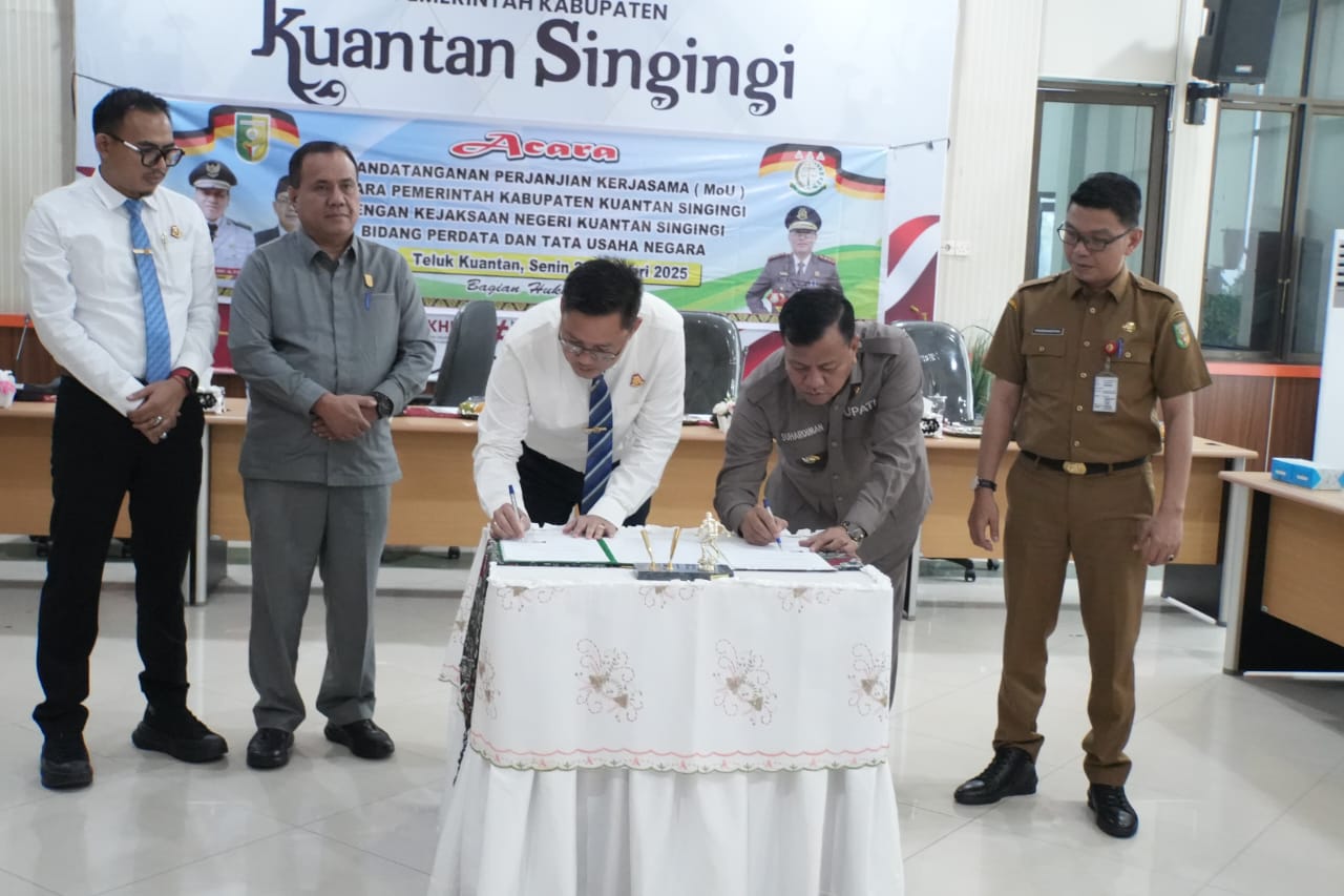 Pemkab Kuansing dan Kejari Teken MoU, Bupati Suhardiman Harapkan Sinergi dalam Pendampingan Hukum
