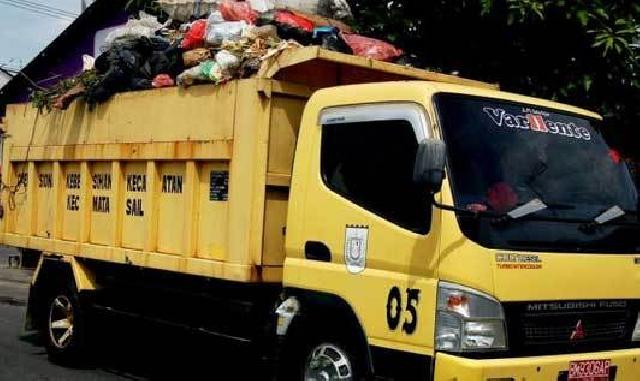 Sampah Menggunung Lagi, DKP Pekanbaru Keluhkan Armadanya Banyak Rusak