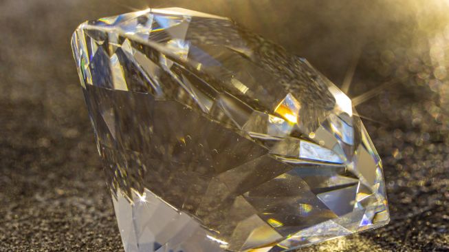 Petani Ini Temukan Berlian Senilai Rp 976 Juta di Ladang