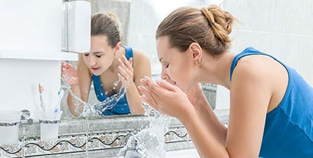 6 Akibat Tidak Mencuci Muka Sebelum Tidur