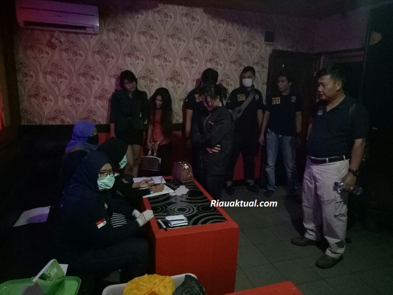 BNNP Riau Amankan Enam Orang Positif Narkoba Dari Tempat Hiburan Malam di Duri