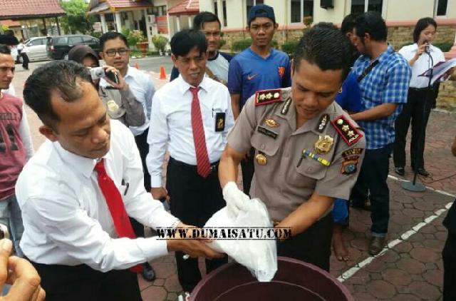 Kapolres Dumai Pimpin Pemusnahan BB Sabu 3,2 Kg