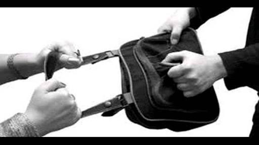 IRT di Pekanbaru ini Dijambret Saat Hendak Masuk Mobil