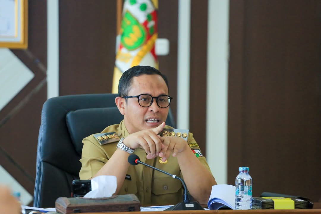 Usai Tiang Reklame, Siap-siap Tiang Jaringan Tak Berizin di Pekanbaru Bakal 'Ditebang'