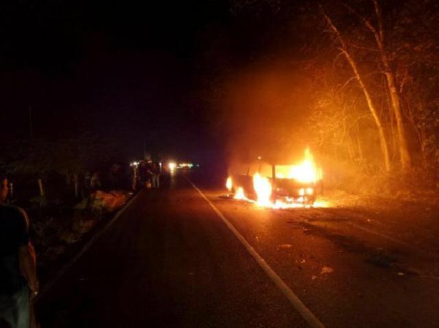 Mobil Travel Terbakar, 8 Penumpang Nyaris Celaka